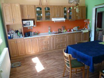 Tel: 0908 715 715, Ponúkam na predaj starší rodinný dom v ob