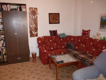 Tel: 0908 715 715, Ponúkam na predaj starší rodinný dom v ob