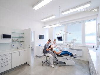 VIANEMA PONÚKA 🏥 MODERNÉ AMBULANCIE NA PREDAJ – DUBNICA NAD 