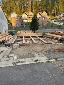 Zrub 5x4m v rozobratom stave.