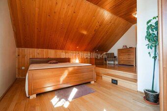 HĽADÁTE RODINNÝ DOM SNOV, ČI DOMOV? V HRONCI OBOJE NÁJDETE V