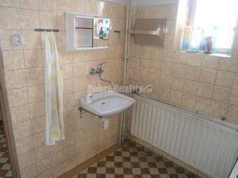 Ponúkame Vám vo výhradnom zastúpení na predaj rodinný dom v 