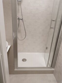 PREDÁME NOVÝ, NADĆASOVÝ, MODERNÝ A ÚTULNÝ 1IZB BYT S BALKÓNO