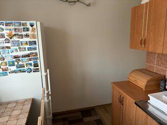 VEĽKÝ 2-IZBOVÝ BYT S BALKÓNOM – CENTRUM PRIEVIDZA, 55 m² Pon
