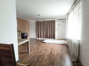 Predmetom dražby je rodinný dom a pozemky o výmere 761 m2 v 