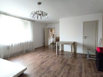 Predmetom dražby je rodinný dom a pozemky o výmere 761 m2 v 