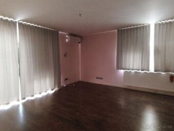 Predmetom dražby je rodinný dom a pozemky o výmere 761 m2 v 