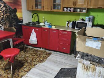 Predmetom dražby je rodinný dom s. č. 19 v obci Zemplínske K