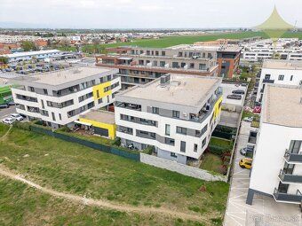 IBA U NÁS Ponúkame na predaj priestranný, moderný, zariadený