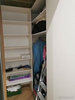 Ponúkame na prenájom priestranný 1 izbový byt s kuchynským k