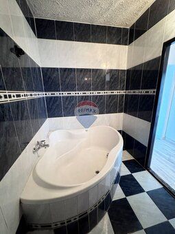 Realitná kancelária RE/MAX ponúka exkluzívne na predaj veľký