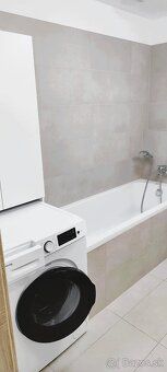 Ponúkame Vám na dlhodobý prenájom 1 izbový, veľmi pekný a ko