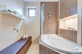 Typ: 4-izbový byt Ulica: Lichnerová Obec: Senec
Wealth Group