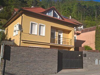 Ponúkame Vám na predaj lukratívny rodinný dom v Trenčianskyc