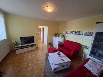 Ponúkame exkluzívne na predaj 3 izbový rodinný dom s garážou