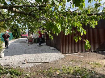 NA PREDAJ RODINNÝ DOM S VEĽKÝM POZEMKOM, BRATISLAVA II - RUŽ