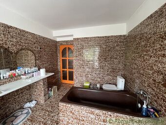 Ponúkame na predaj viacpodlažný rodinný dom v obci Branč, si