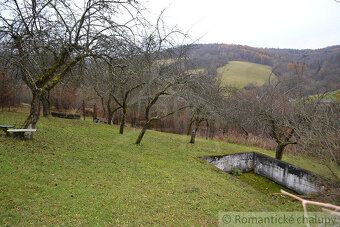 Murovaná chata bola postavená v 70-tých rokoch. Nachádza sa 