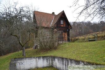 Murovaná chata bola postavená v 70-tých rokoch. Nachádza sa 