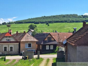 Drevenica pod Salatínom v obci Ludrová je situovaná v centre