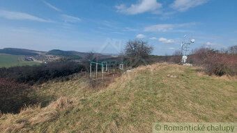 Pozemok s výmerou takmer 9 000 m2 ( 90 árov ), s pekným výhľ