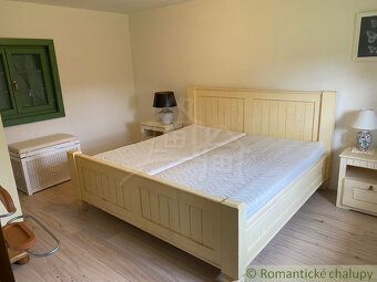 Ponúkame na predaj usadlosť s troma objektmi a veľkými pozem