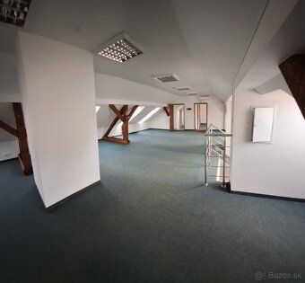 Ponúkame nebytový podkrovný priestor na 1. podlaží na Vrátne