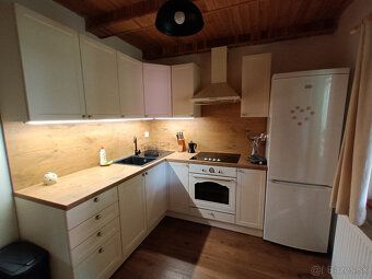 ponúkam na predaj zrekonštruovanú celoročne obývateľnú chatu