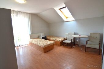 Ponúkam na dlhodobý prenájom priestranný penzión v obci Štrb