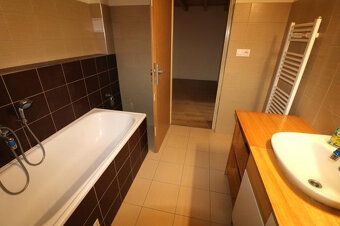 Ponúkame Vám na prenájom 2 izbový byt Žilina, Bytčická. Ploc