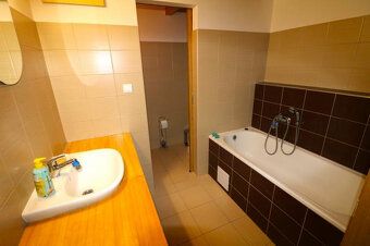 Ponúkame Vám na prenájom 2 izbový byt Žilina, Bytčická. Ploc