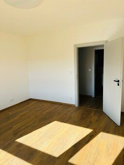 Ponúkame na prenájom veľký 3 izobvý byt s výmerou 85 m2 v Re