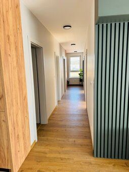Ponúkame na prenájom veľký 3 izobvý byt s výmerou 85 m2 v Re