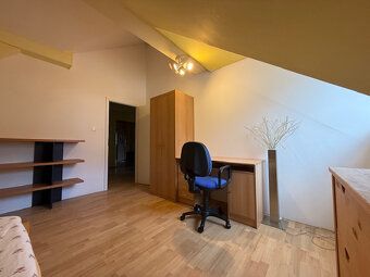 🏡 🏡 PRENÁJOM 4-izb. byt – CENTRUM Bratislava – 4 SAMOSTATNÉ 