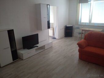 Ponúkam na predaj 1 izbový byt, 38m2, ktorý sa nachádza na u