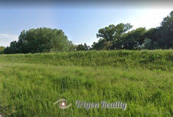 STAVEBNÝ POZEMOK na POLOSAMOTE – 2841 m2 Komárno – Vrbová na