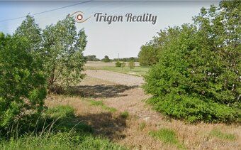 STAVEBNÝ POZEMOK na POLOSAMOTE – 2841 m2 Komárno – Vrbová na