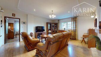 Na rozľahlom pozemku s výmerou 4 706 m² stojí krásny rodinný
