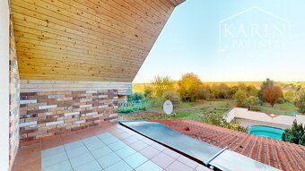 Na rozľahlom pozemku s výmerou 4 706 m² stojí krásny rodinný