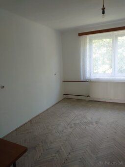 Ponúkam na predaj veľký priestranný rodinný dom v obci Olšov