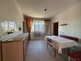 V exkluzívnom zastúpení klienta ponúkame na predaj 6 izbový 
