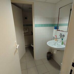 Ponúkame na prenájom komerčný priestor v centre Galanty,nach