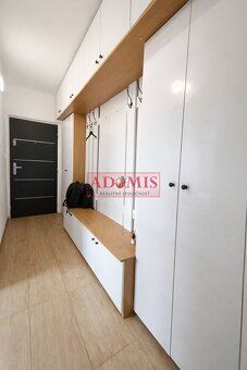 Ponúkame na prenájom priestranný a svetlý 3-izbový byt na ul