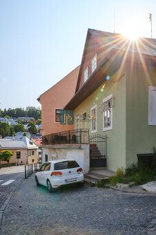 Typ: 2-izbový byt Ulica: Akademická Obec: Banská Štiavnica
R