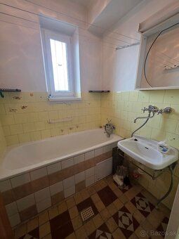 Ponúkame Vám na prenájom zariadený rodinný dom- 3 izbový , p