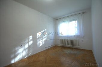 Typ: 3-izbový byt Ulica: Nábrežie Andreja Hlinku Obec: Hloho