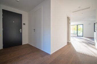 Luxusný 3-izbový byt s terasou v rezidenčnom komplexe Apartm