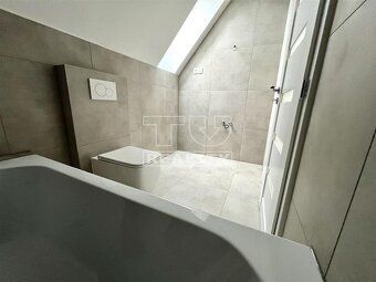 TUreality ponúka na predaj krásnu rodinnú novostavbu s obytn