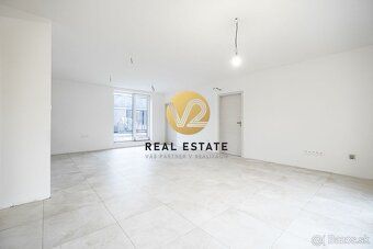 Maroš Vereš +421 904 086 200 e-mail: maros.veres@v2realestat
