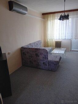 Predam 4 izbový byt v obci teply vrch,vyvysene prizemie,5 mi